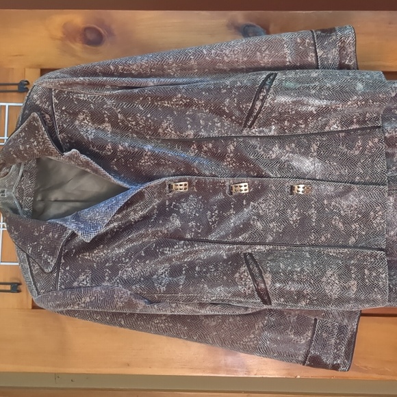 2pc* VINTAGE snakeskin suede look suit. Decorative closure 2 front pkt dbl lapel - Picture 3 of 15